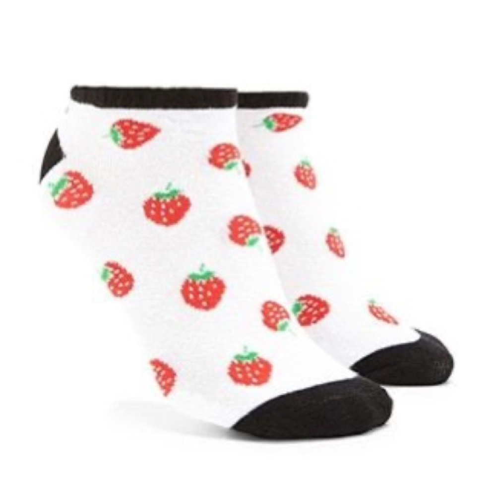 ❣️3/$15❣️"STRAWBERRIES" Printed Ankle Socks